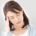 女性の更年期障害の頭痛、肩こりなどの症状と薬について